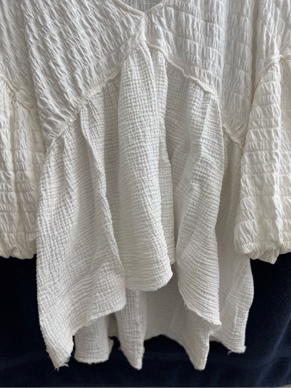 We The Free White Solid V-Neck 3/4 Sleeve Top Women’s, excellent condition M